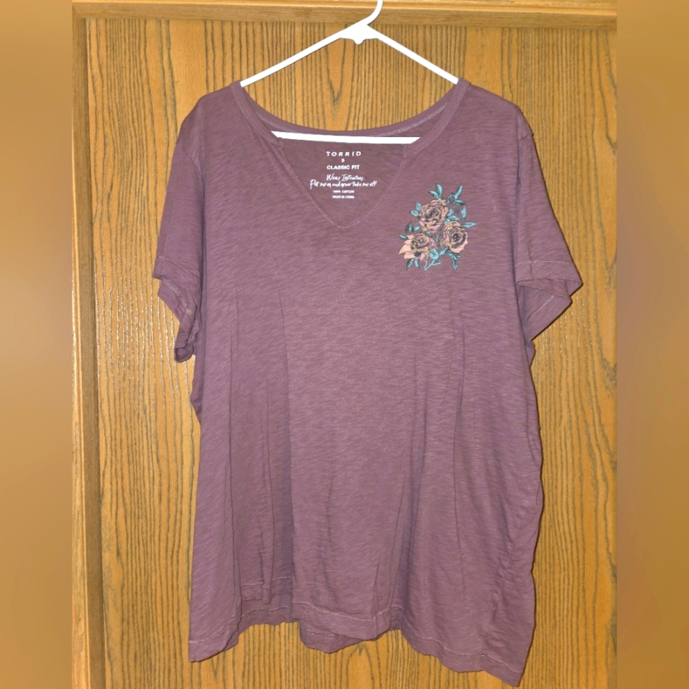 Torrid Mauve Floral Embroidered Tee
